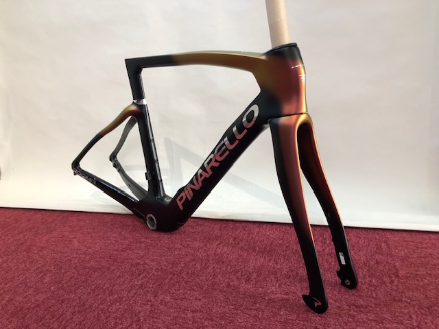 PINARELLO_MY25 _DOGMA F_G110 Luxter Red Gold